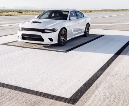 2015-Dodge-Charger-Hellcat-SRT-40