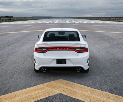 2015-Dodge-Charger-Hellcat-SRT-67