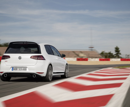 Volkswagen-golf-gti-performance-2016-14